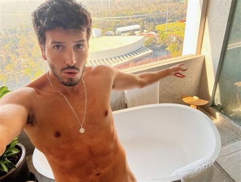 sebastian yatra naked|“Estás tardando con tu OnlyFans”: El desnudo de Sebastián。